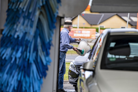 Brug ikke sprøjtemidler og vask bil i vaskehallen