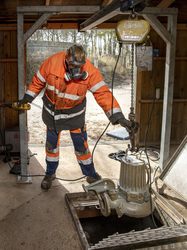 Alt andet end lort, pis og papir stopper vores spildevandspumper, så Henrik kommer på arbejde